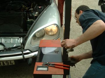 fixation des phares, Citroën DS à partir de 1968, cale sous clip